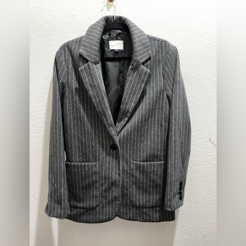 Universal Thread Women’s Medium Gray Pin Stripe  One Button Blazer Jacket